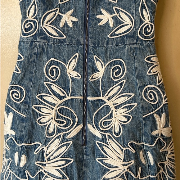 Alice + Olivia Floral Embroidered Denim Dress size 2 - Picture 7 of 15
